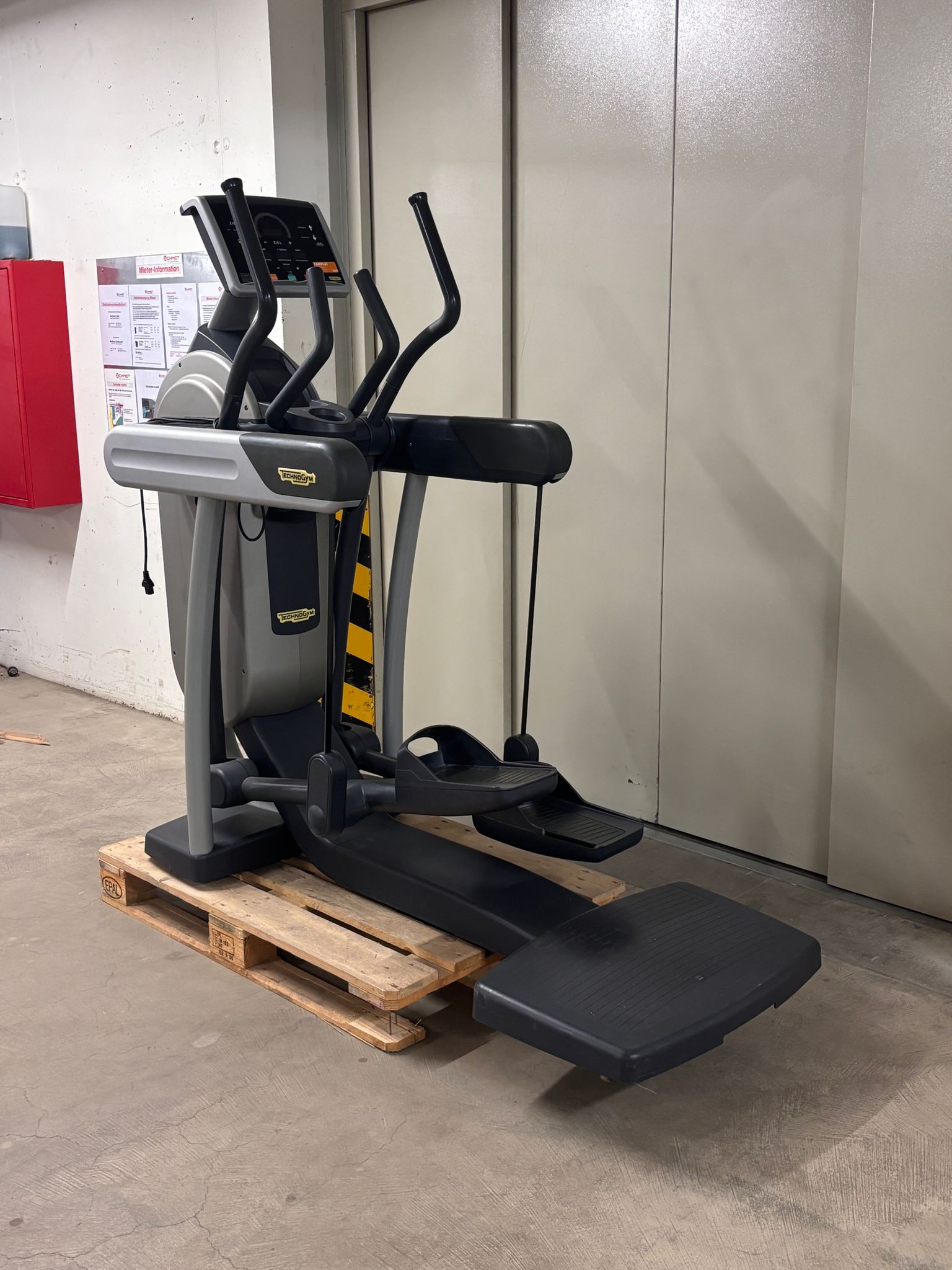 Technogym Vario Excite 500 SP Occasion Crosstrainer buy cheap online